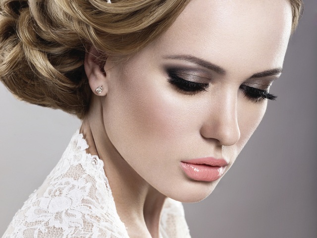 Make-up na svadbu smokey-eyes-rouge