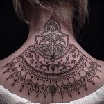 mandala a nyak tetoválásán - fotó példa egy kész tetoválásra 01052016 -ból 2