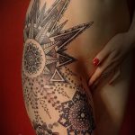 mandala tetoválás a combon - fotó példa egy kész tetoválásra a 01052016 -ból 13