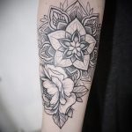 mandala tetoválás a karon - fotó példa egy kész tetoválásra a 01052016 -ból 15