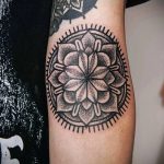 mandala tetoválás a karon - fotó példa egy kész tetoválásra a 01052016 26 -ból