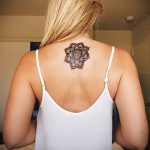 mandala tetoválás a hátulján - fotó példa egy kész tetoválásra a 01052016 -ból 10