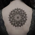 mandala tetoválás a hátlapon - fotó példa egy kész tetoválásra a 01052016 -ból 24