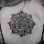 mandala tetoválás a hátulján - fotó példa egy kész tetoválásra a 01052016 33 -ból