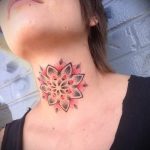 Mandala Tätowierung auf seinem Hals - Foto Beispiel des fertigen Tätowierung auf 01052016 1