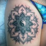 Mandala -Tattoo auf der Hüfte - Foto Beispiel des fertigen Tätowierung auf 01052016 3