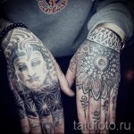 mandala tetoválás a kar külső oldalán - fotó