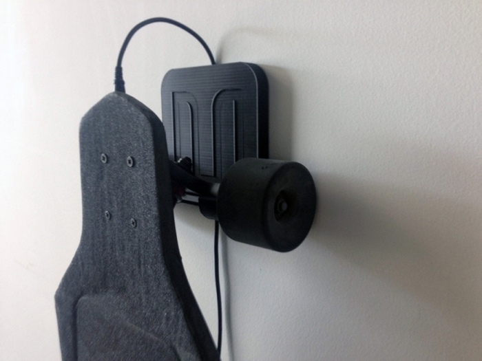 hi-tech-gadgets-electric-skateboard-with-app-control-built-in-energy storage