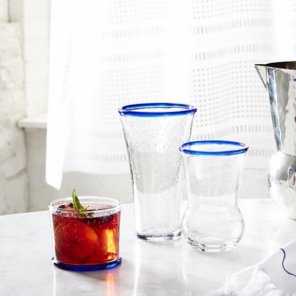 Okuliare s modrou obrubou kolekcie od Paola Navone como-kolekcia-okuliare-modrý-okraj-stolu-dekorácie-a-riadu-paola-navone