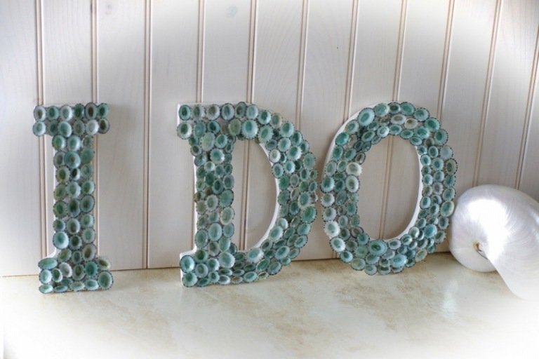 Nápad na dekoráciu steny - mená alebo správy z mušlí námorné deco robím mušle zelené lepidlo stenový dizajn