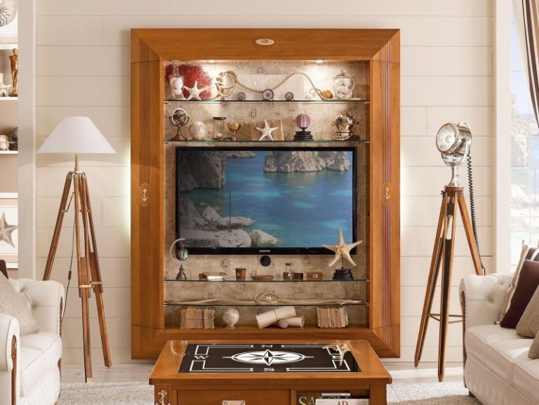 Námorný nábytok - nástenná jednotka s tapetami za ňou Nábytkové police z námorného nábytku-betónová stena-drevený obklad