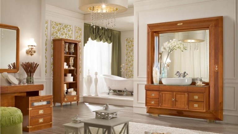 Kúpeľňa s drevenou skriňou a kúpeľňovým zrkadlom Námorný nábytok-kúpeľňa-drevo-márnosť