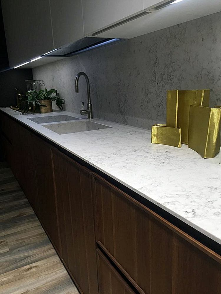 Mramorová kuchyňa Zadná stena Klady a zápory nápadov na kuchynský nábytok