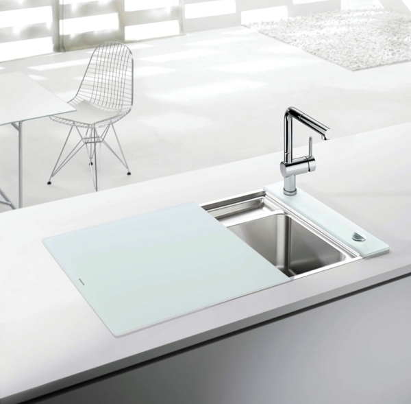 minimalistická drezovo-plastová doska na krájanie minimalistická plastová doska na krájanie