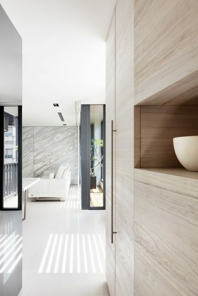 svetlá podlaha obývačka s bielym stropom