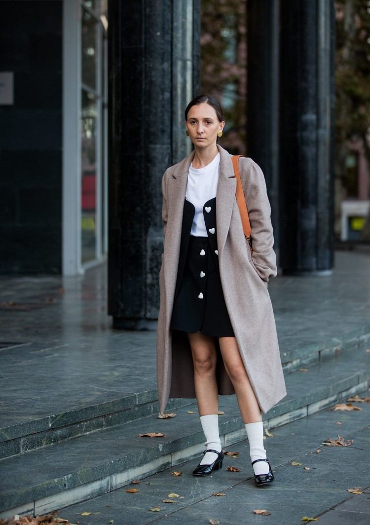 Nápady na jarné outfity kombinujú topánky Mary Janes