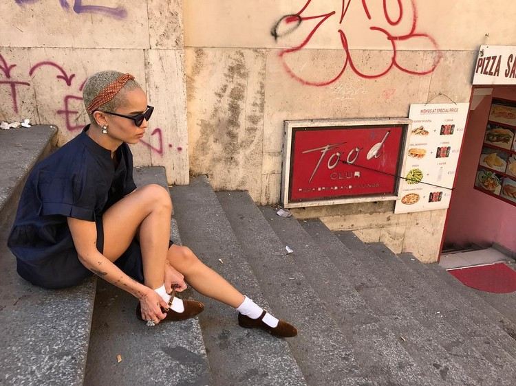 Topánky Mary Janes obliekajú módne trendy 2021