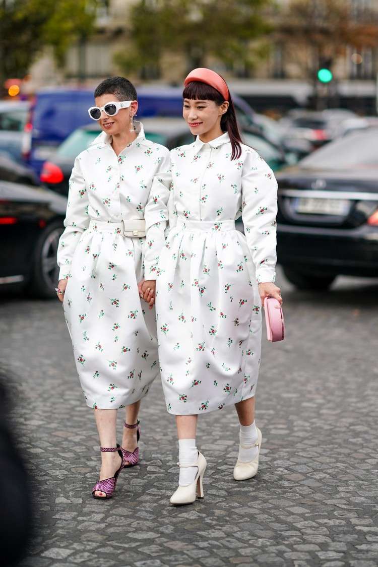 Trendy v obuvi na rok 2021 v topánkach Mary Janes s ponožkami