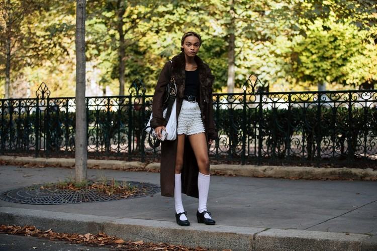 Topánky Mary Jane kombinujú módne trendy jari 2021