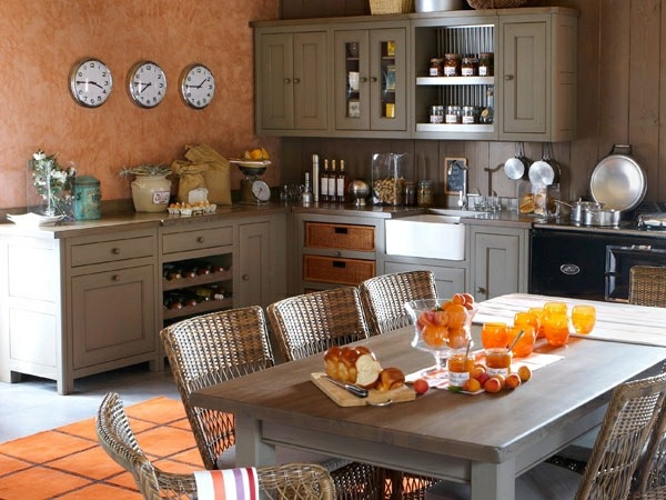 Kachľové kuchynské drevené skrinky