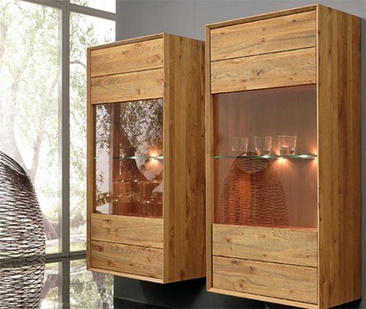 Nástenná jednotka s drevenými skrinkami