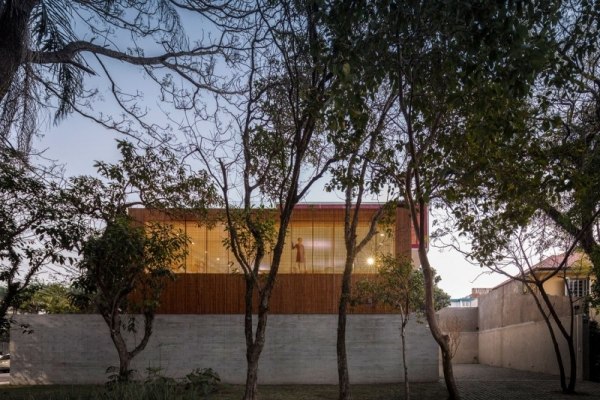 Štúdio-R solídny dom v štýle Bauhaus-Brazília-kubická architektúra