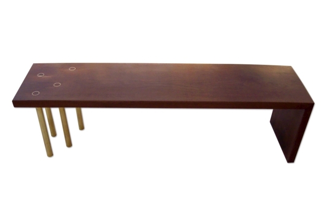 Záhradná lavička s kovovou nohou a dizajnom z masívneho dreva Constellation Záhradná lavica s kovovou nohou a dizajnovým nábytkom z masívu