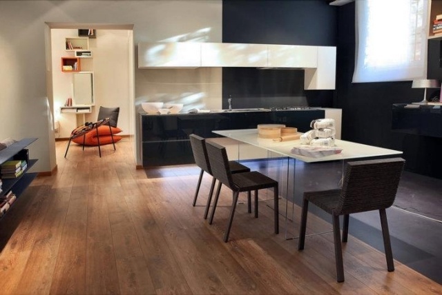 Vzduchový stôl jedálenský nábytok sklenené nohy Lago taliansky Stôl jedáleň glasbeine-Lago taliansky kuchynský nábytok