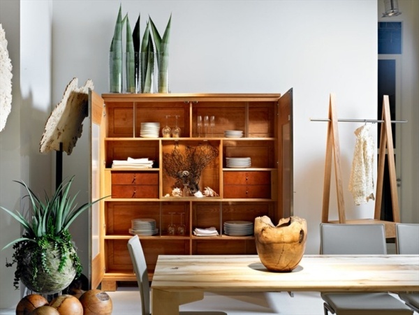 Nábytok z masívu Scholtissek skrinka otvorené police zásuvky Nábytok z masívu zo zásuviek políc do skriniek Scholtissek