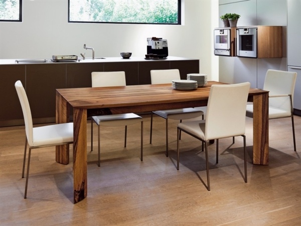 dizajnový jedálenský stôl z masívu, biele čalúnené stoličky sr1 jedálenský stôl z masívu, biele čalúnené stoličky sr1