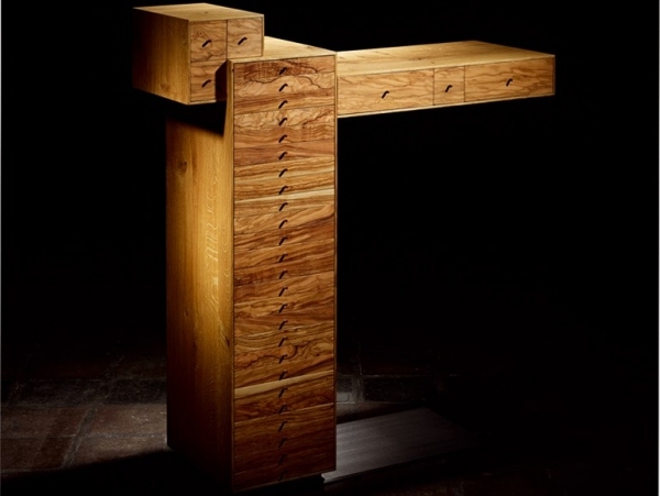 unicat skrinka z masívu malé zásuvky asymetrický dizajn