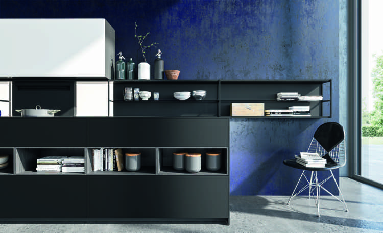 Matné kuchynské fronty, čiernobiele, bez úchytiek, otvorené police