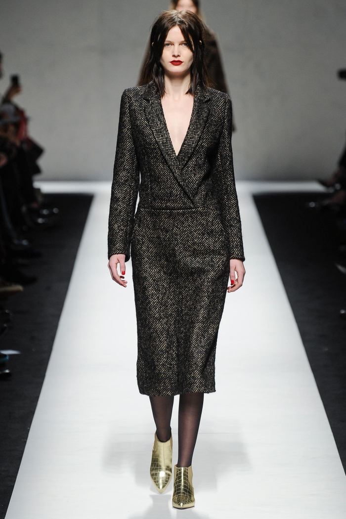 Tvídové šaty po kolená s hlbokým výstrihom do V. Max Mara Fashion Fall 2014 -tweed-dress-deep-v-neck