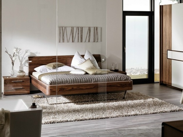 Spálňa manželská posteľ Koberec Schaggy z divokého orecha z pravého dreva Manželská posteľ Koberec Schaggy, divoký orech, pravé drevo, nádhera