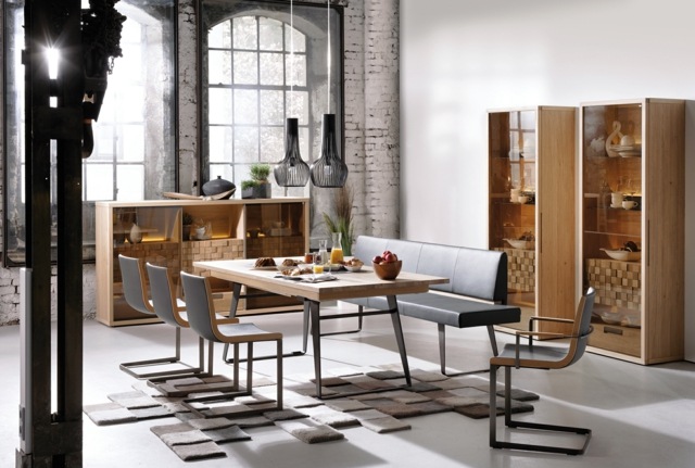 Jedáleň neutrálne farby nastaviť komoda masívne drevo Farby rozložia komodu z masívneho dreva