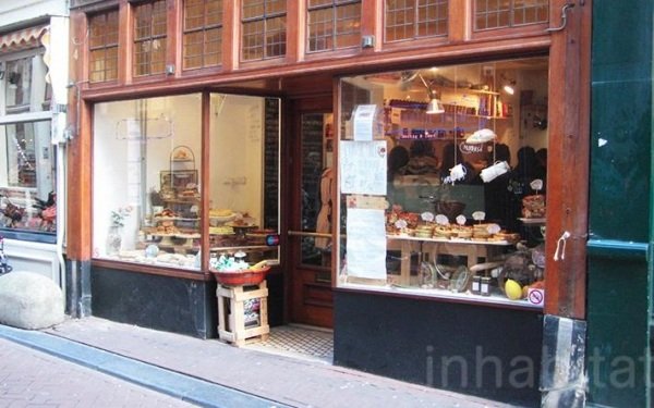 Nábytok vyrobený z europaliet De Laatste kruimel Café