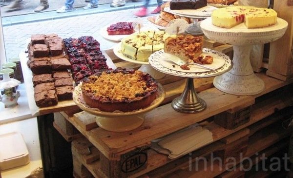 Nábytok europalety pekárenský nábytok vintage stojan na torty