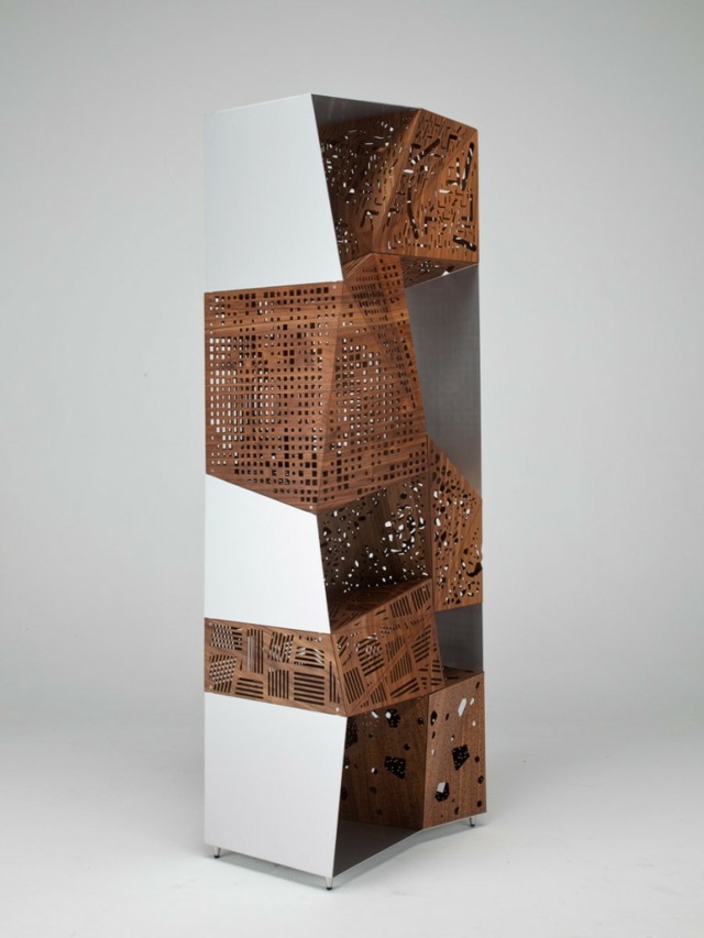 Nábytok do obývačky nástenná polica vysoká drevená laserom frézovaná