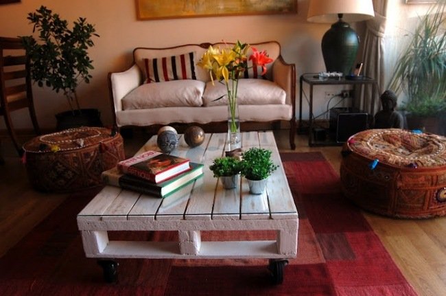 Konferenčný stolík vyrobený z drevenej europalety, horná sklenená doska konferenčný stolík, drevená europaleta, postavte si svoj vlastný sklenený tanier