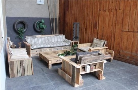 Sada nápadov na pruhovaný vzor pre nábytkové drevené palety