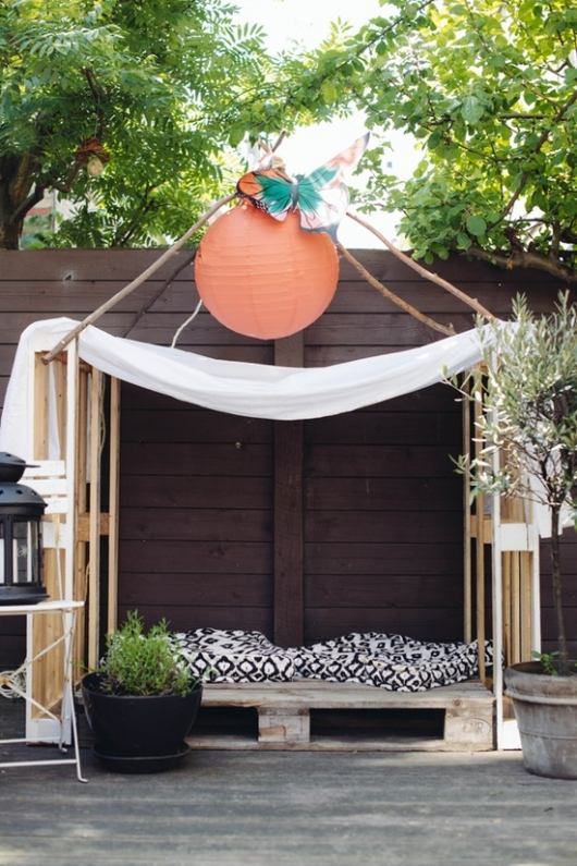 nápady na dekoráciu záhradného altánu pre nábytok z drevených paliet