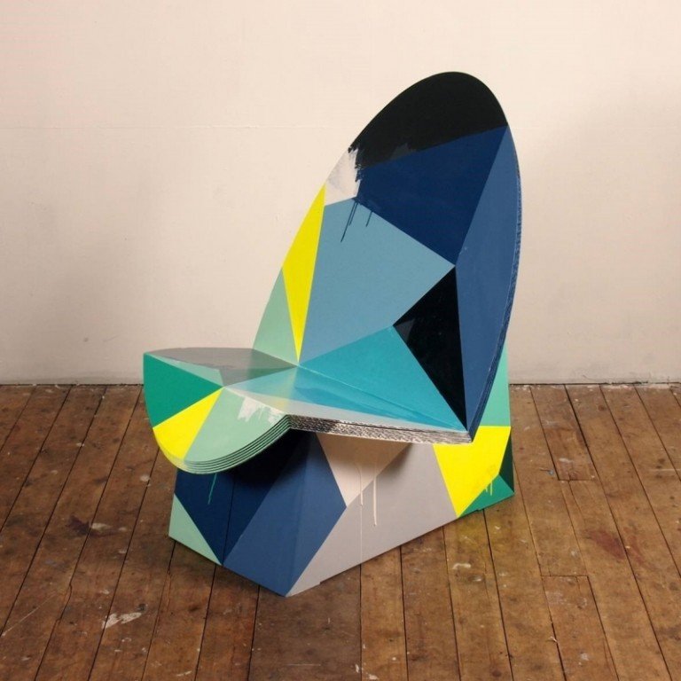 Kartónový nábytok - pohodlná stolička s moderným dizajnom Nábytok-z-kartónu-kreslá-futuristické-nápady