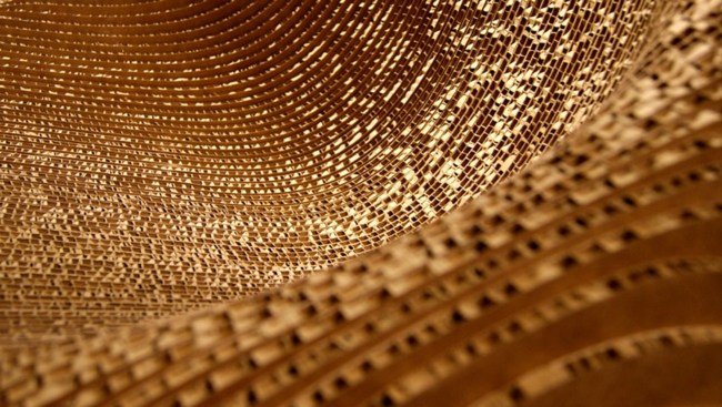 Detail nábytku s krásnym dizajnovým kúskom s akcentom