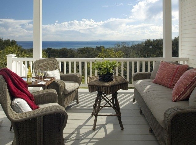 Ratanové kreslo dvojsedadlový drevený stôl originálneho dizajnu Kreslo dvojsedadlový drevený stôl originálny dizajnový balkónový nábytok