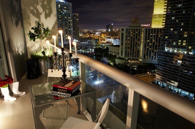 Sklenený stolný kovový zábradlie romantický pri sviečkach Kovové zábradlie pri sviečkach, romantická nálada