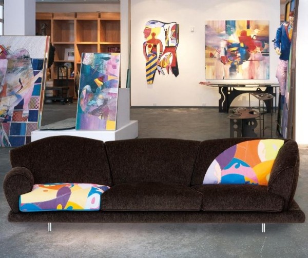 kresba-tmavé kreslo