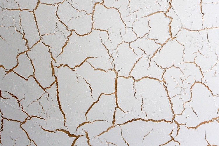 shabby-chic-do-it-yourself-technika-praskanie-lak-praskliny