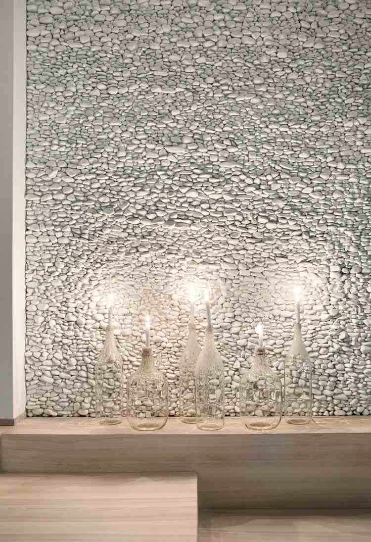 Štrk zdobia aj svietniky vyrobené z fliaš kamienkové-akcentové-steny-biele-atraktívne-svetlá-fľaše-svietniky