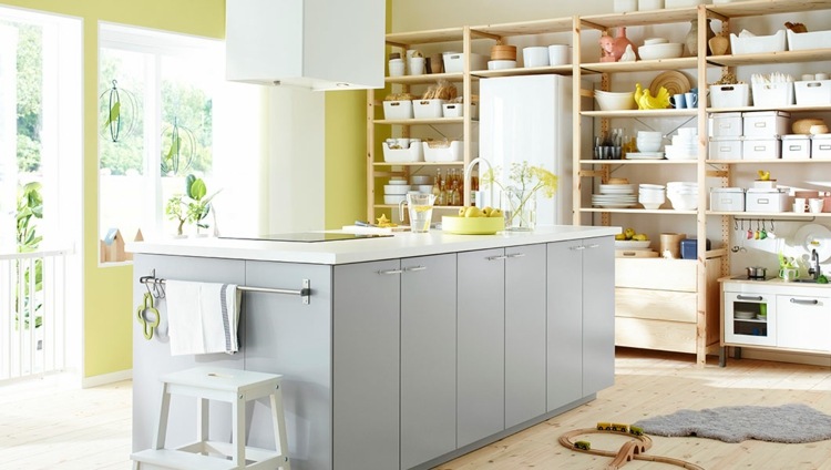 Nástenné police do kuchyne vytvárajú nápady