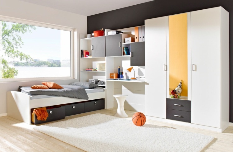 Polička do detskej izby zariadená podľa nápadov